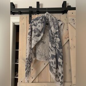 LOFT Gray and White Abstract Print Scarf